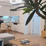 Tam Serviced Apartment Komuna E Parisit District