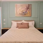 Tam Serviced Apartment Komuna E Parisit District