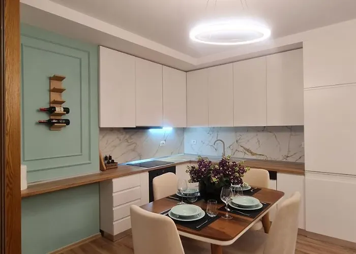 Tam Serviced Apartment Komuna E Parisit District