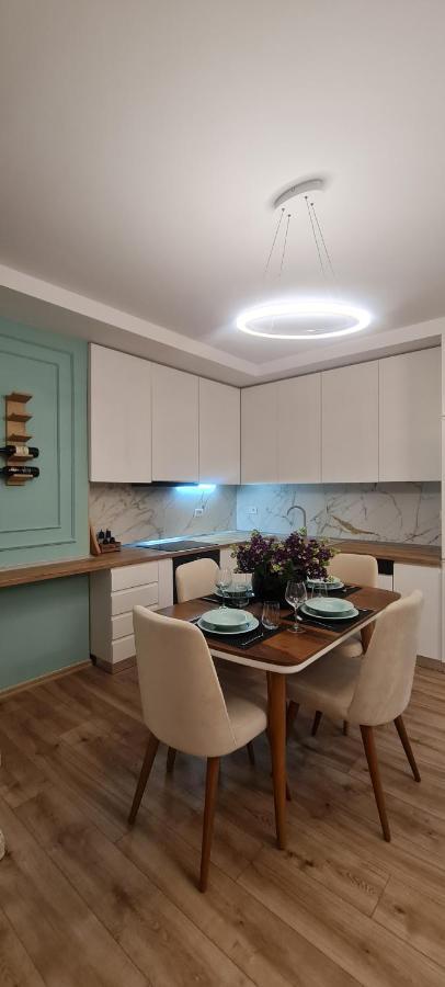 Appartamento Tam Serviced Komuna E Parisit District
