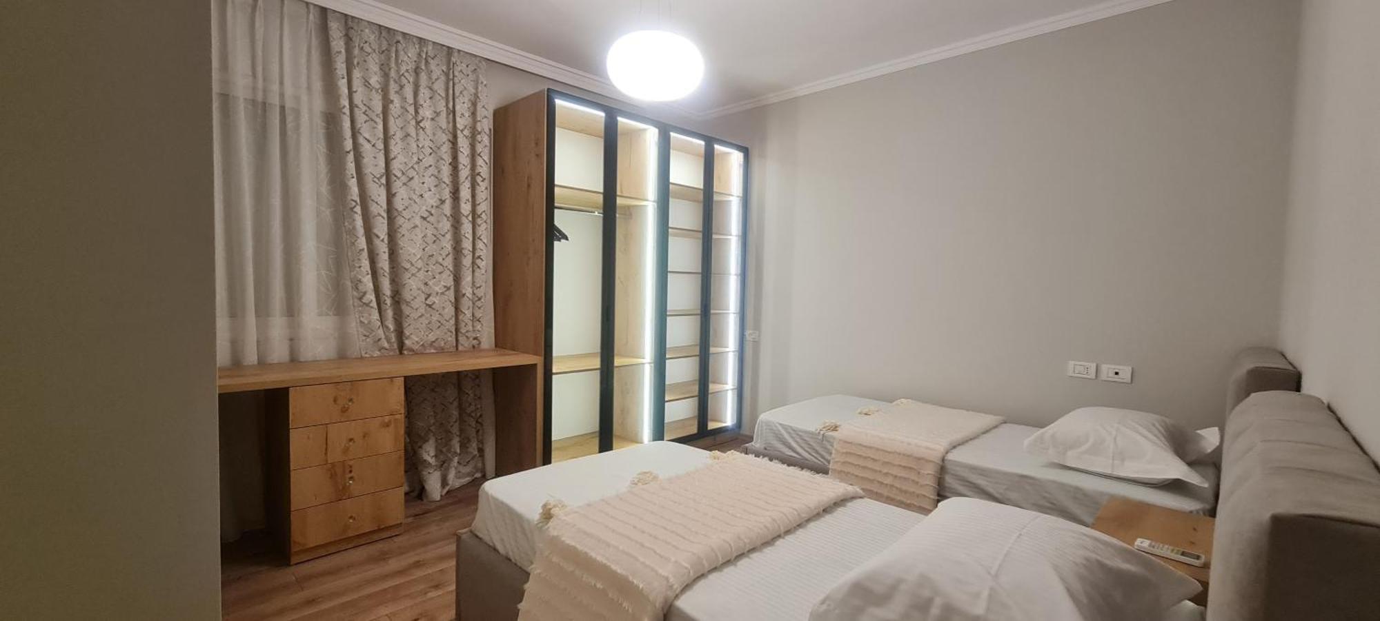 Appartamento Tam Serviced Komuna E Parisit District