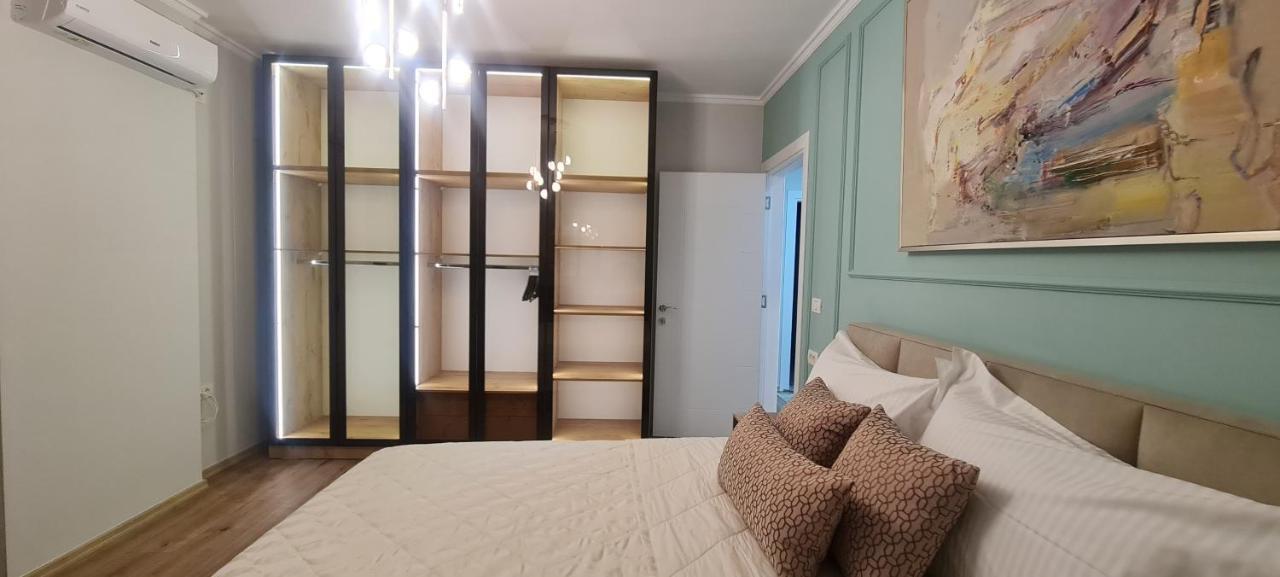 Tam Serviced Komuna E Parisit District Apartment