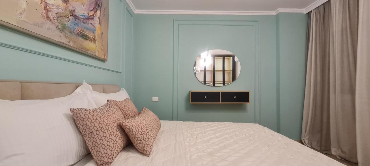 Tam Serviced Komuna E Parisit District Apartment *