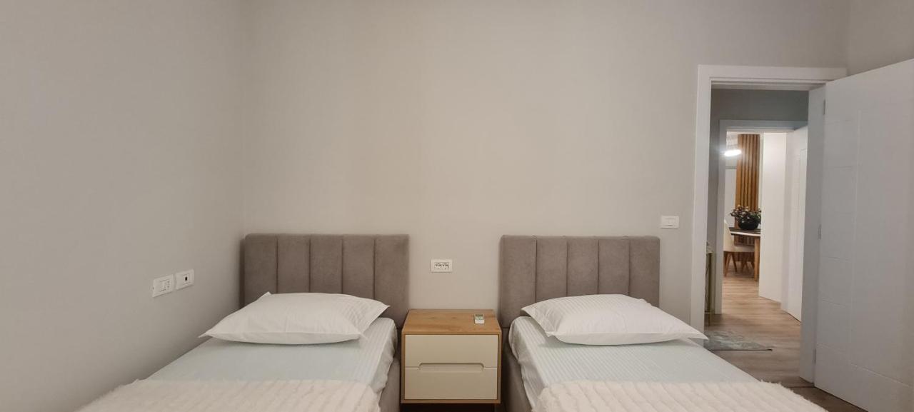 Tam Serviced Komuna E Parisit District Apartment